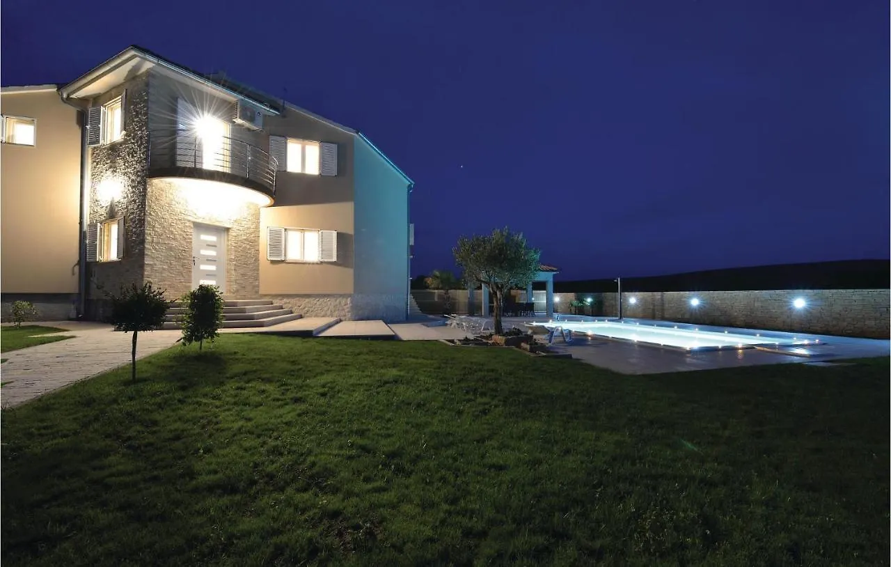 Beautiful Home In Pridraga With Kitchen Prázdninový dům