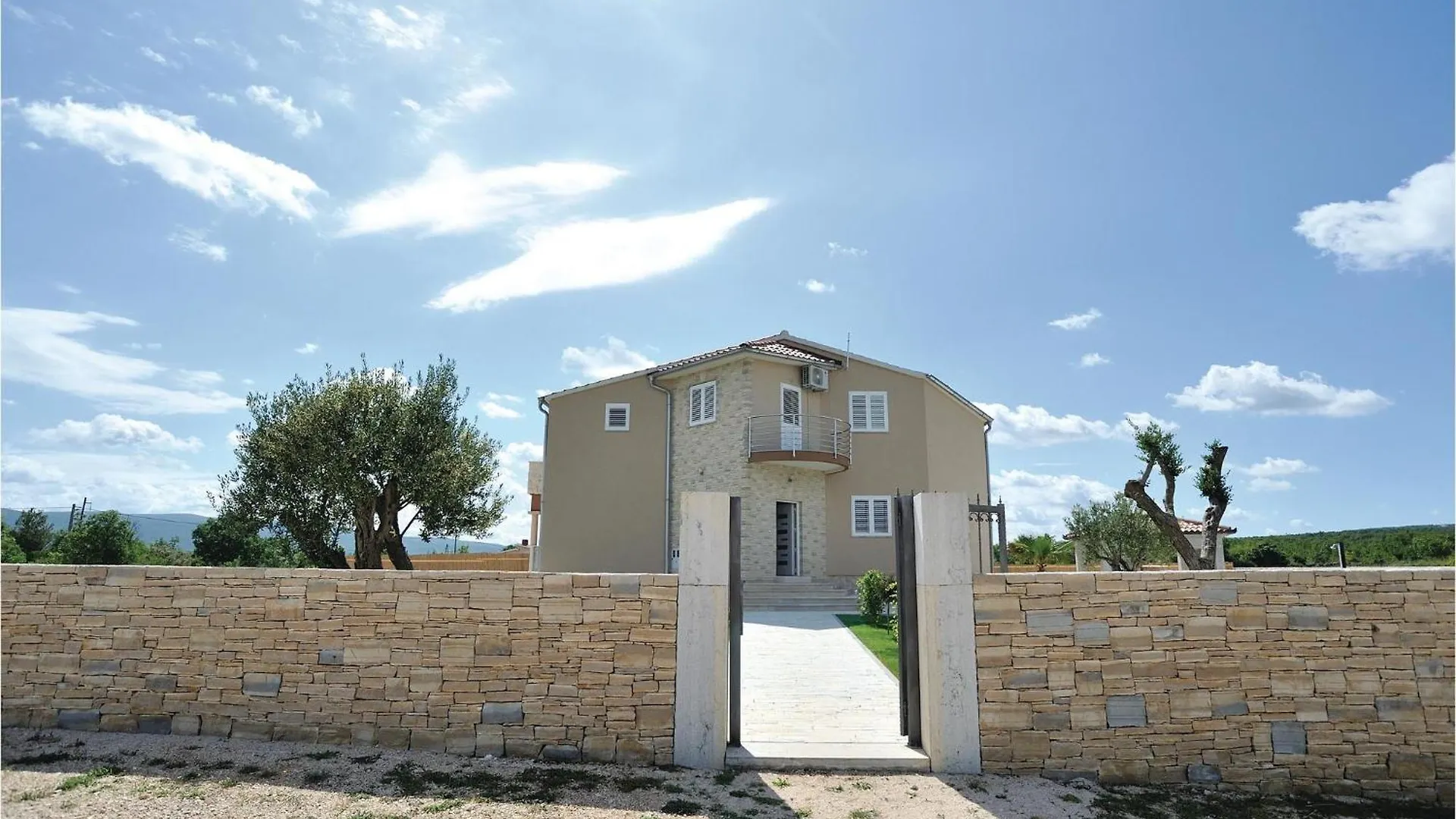 Beautiful Home In Pridraga With Kitchen