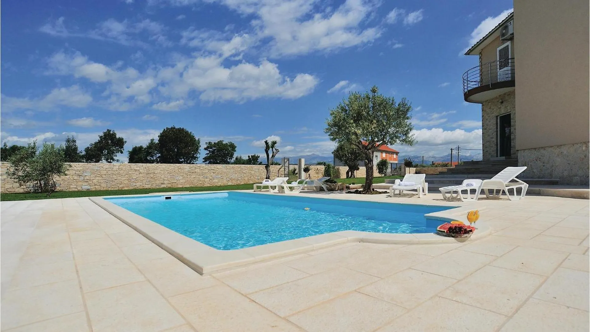 Beautiful Home In Pridraga With Kitchen Holiday home