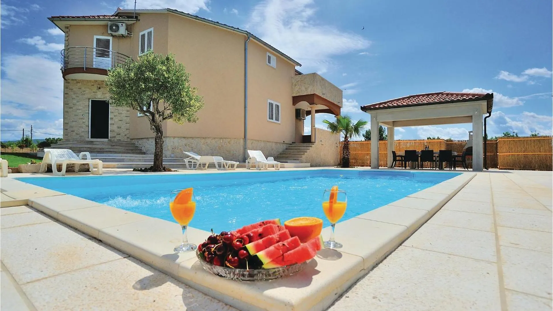 Beautiful Home In Pridraga With Kitchen