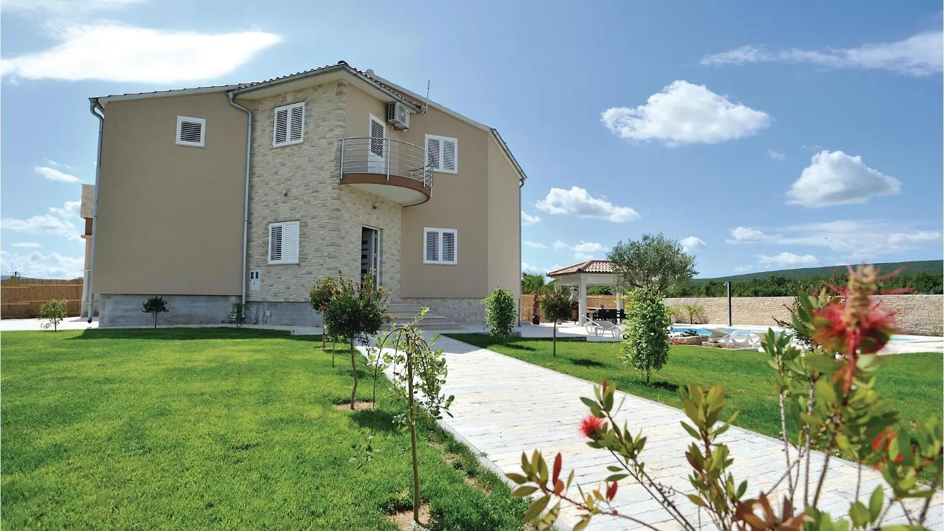 Beautiful Home In Pridraga With Kitchen