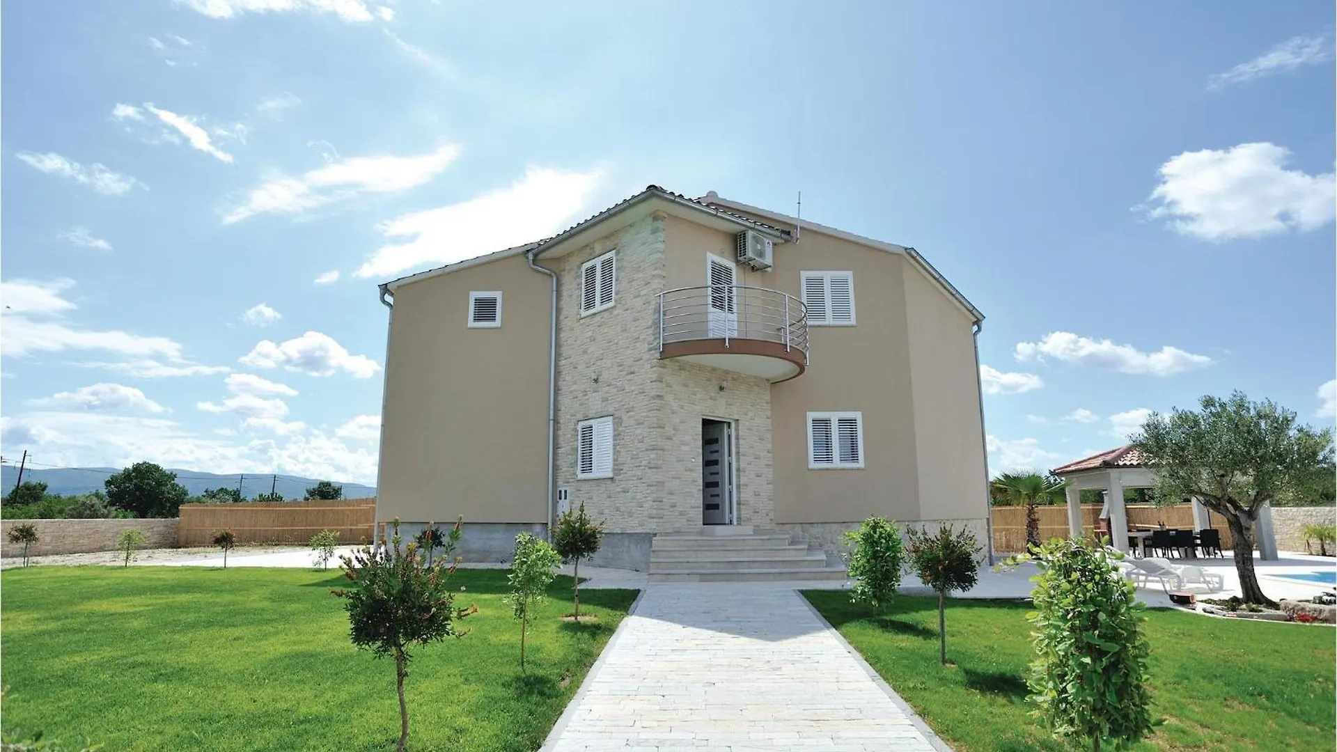 Beautiful Home In Pridraga With Kitchen Holiday home