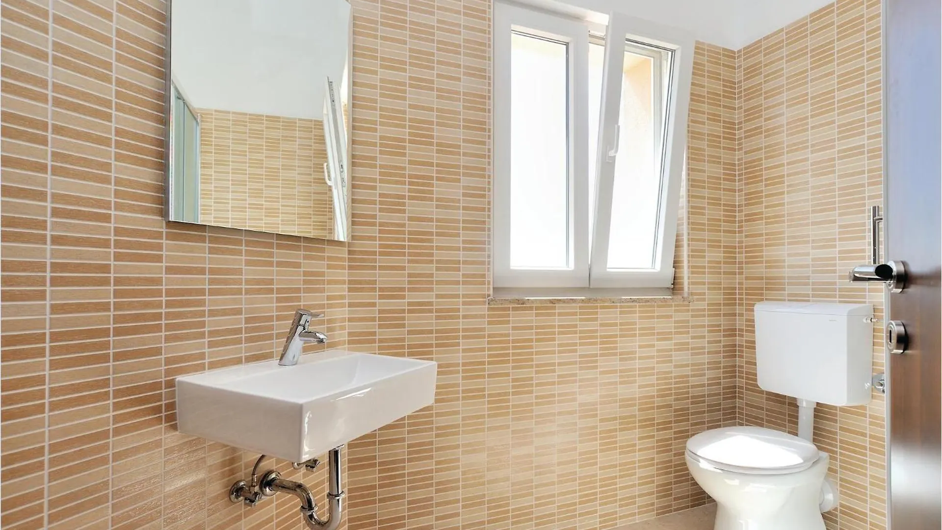 Beautiful Home In Pridraga With Kitchen