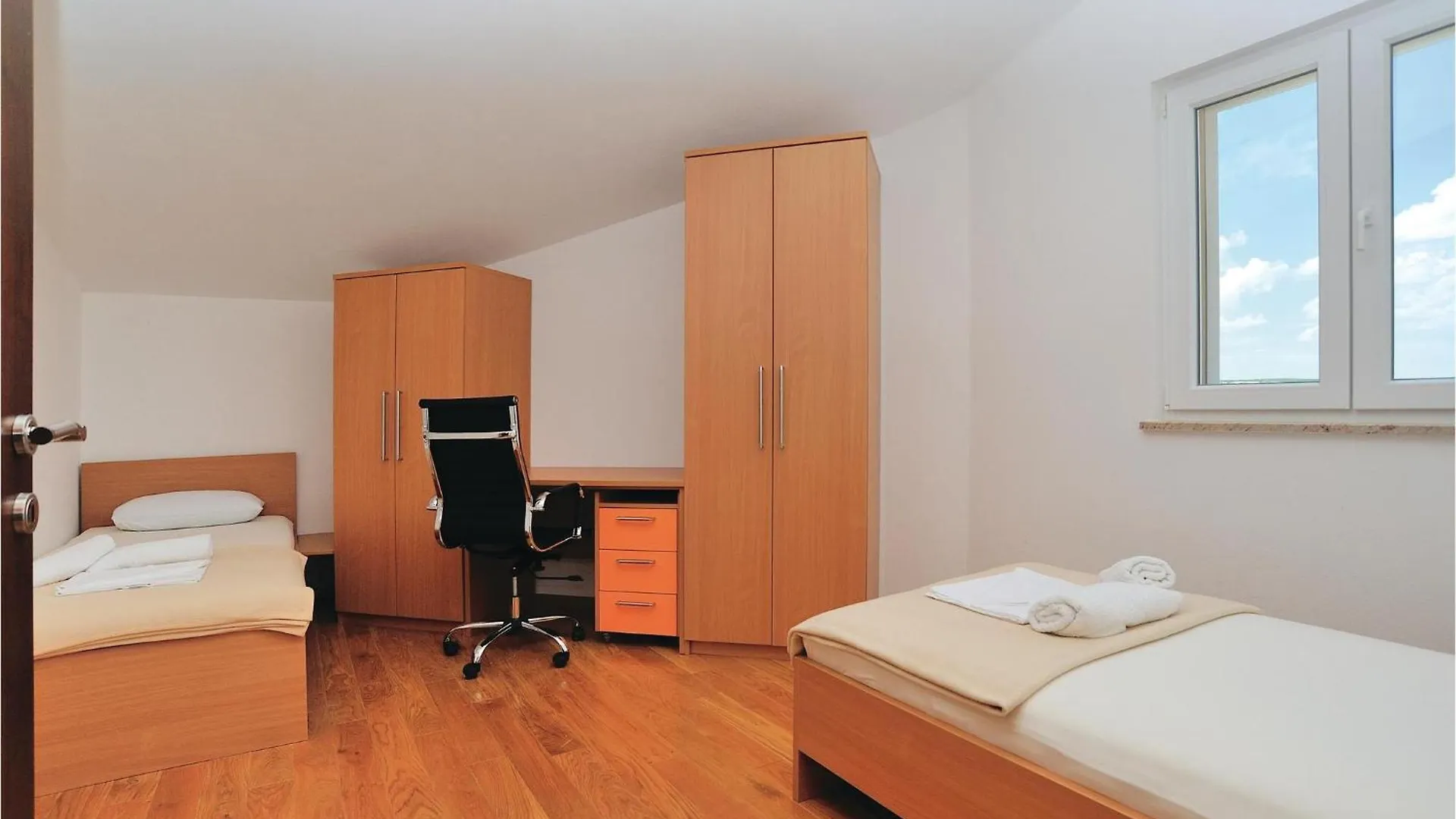 Holiday home Beautiful Home In Pridraga With Kitchen